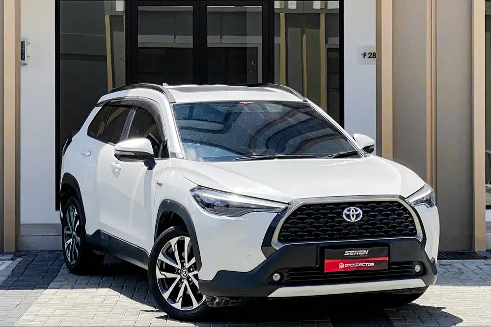 Toyota Corolla 1.8 Cross Hybrid Sunroof AT Matic 2023 Putih Metalik