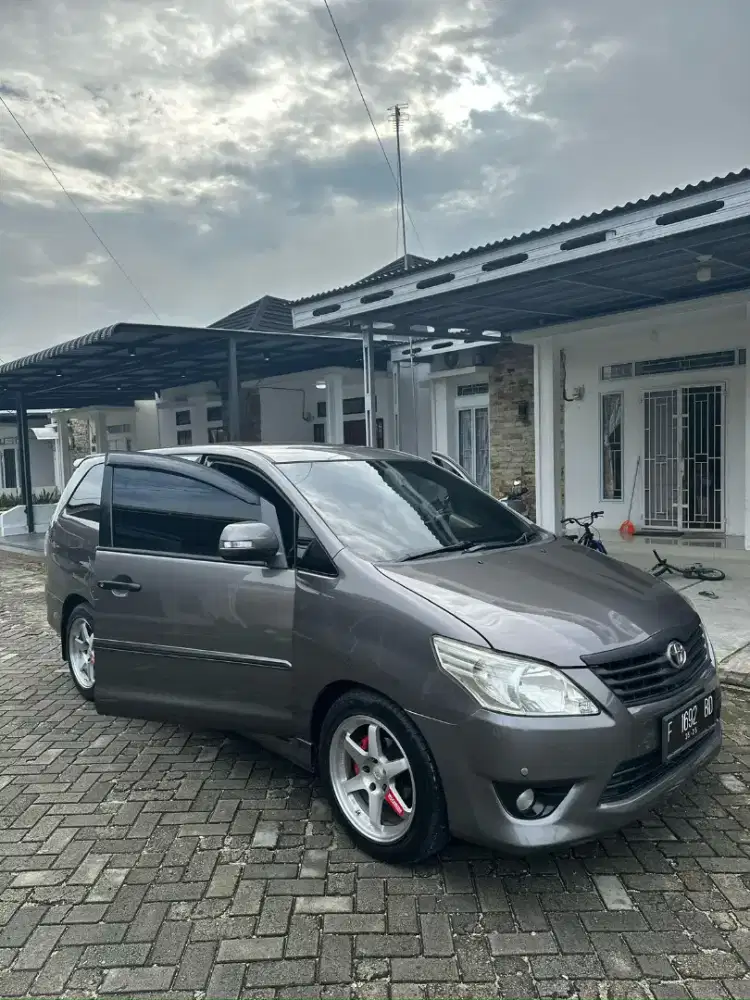 Toyota Innova 2.0 V AT 2013