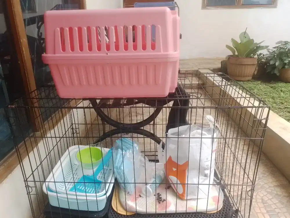 Kandang besar dengan pralatannya