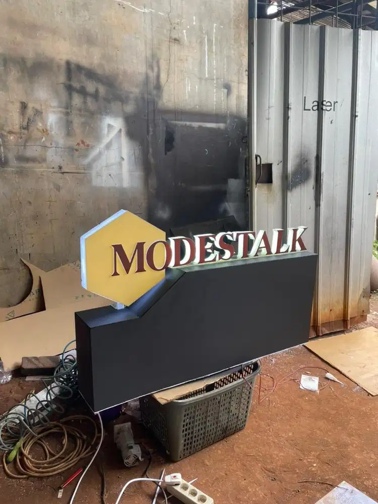 Pusat pembuatan neonbox dan huruf timbul