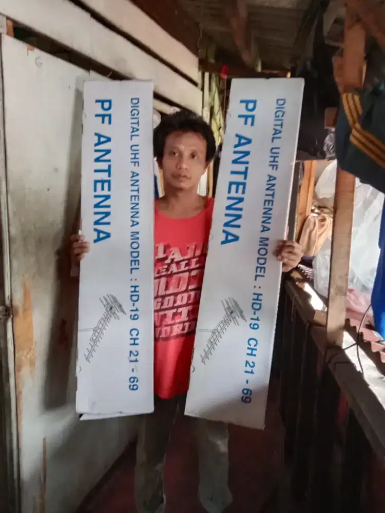 Tukangnya dalam pemasangan Antenna tv digital, siaran dapet banyak