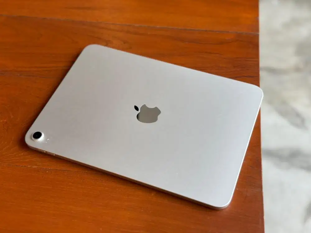 iPad 11 128GB like new