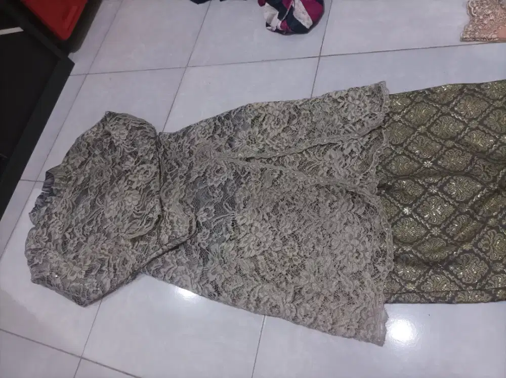 Set kebaya wisuda atau lamaran