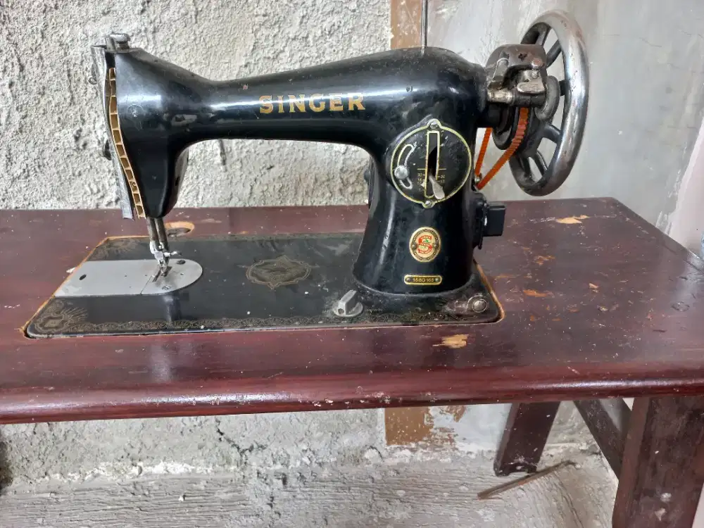 Mesin jahit Singer jadul