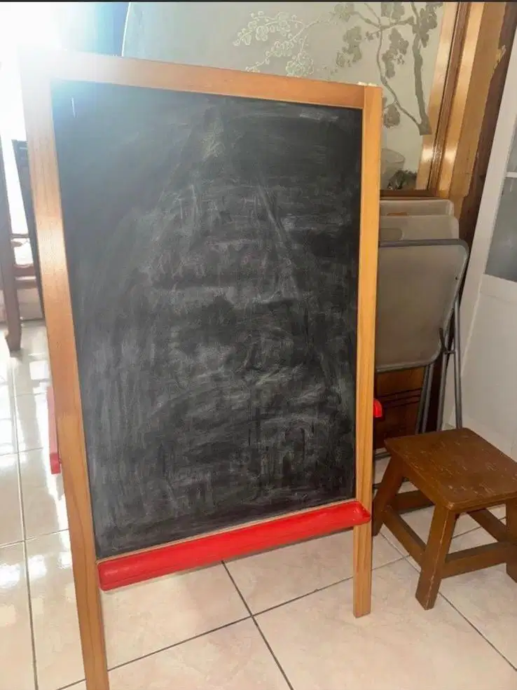 Papan tulis kapur dan lukis