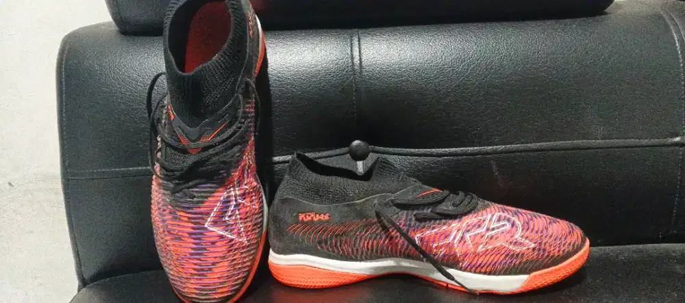 Sepatu Futsal PUMA Future 8