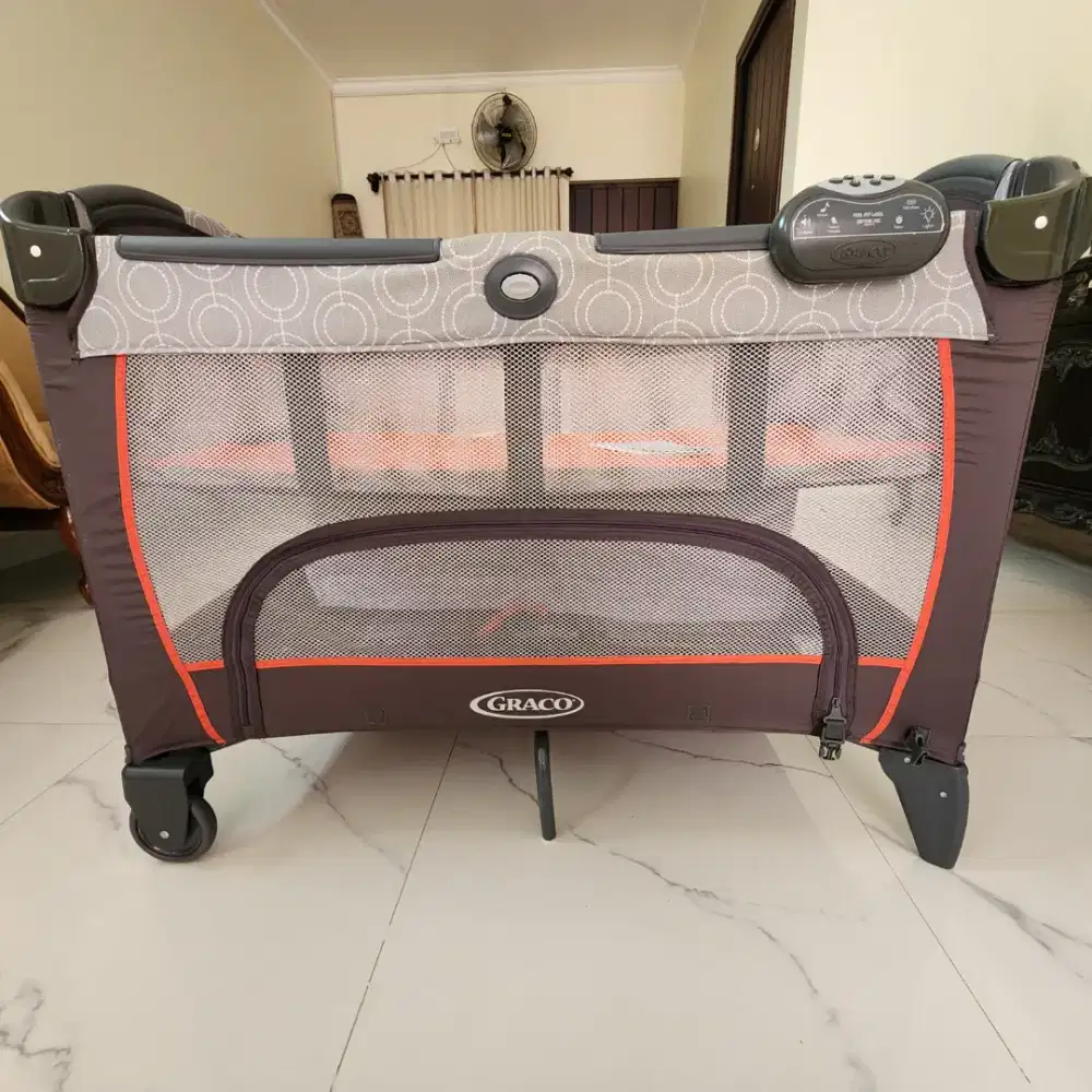 Graco Pack n' Play Playard Newborn Napper Dlx Solar Tempat Tidur Bayi
