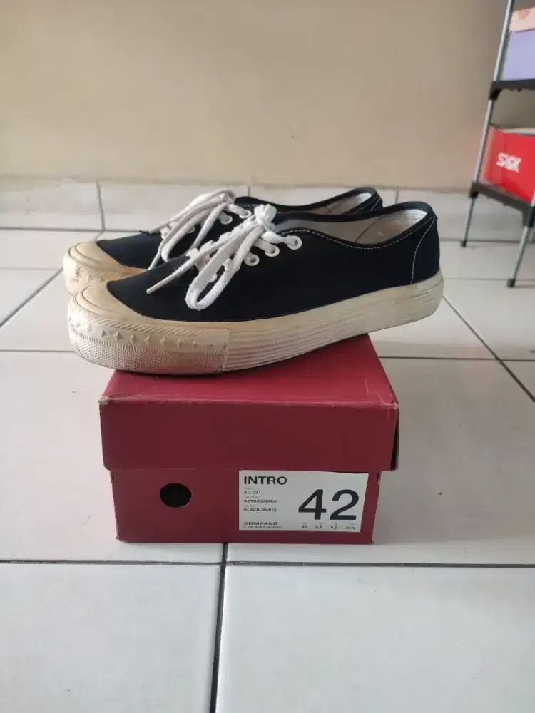 Sepatu Compass Intro
