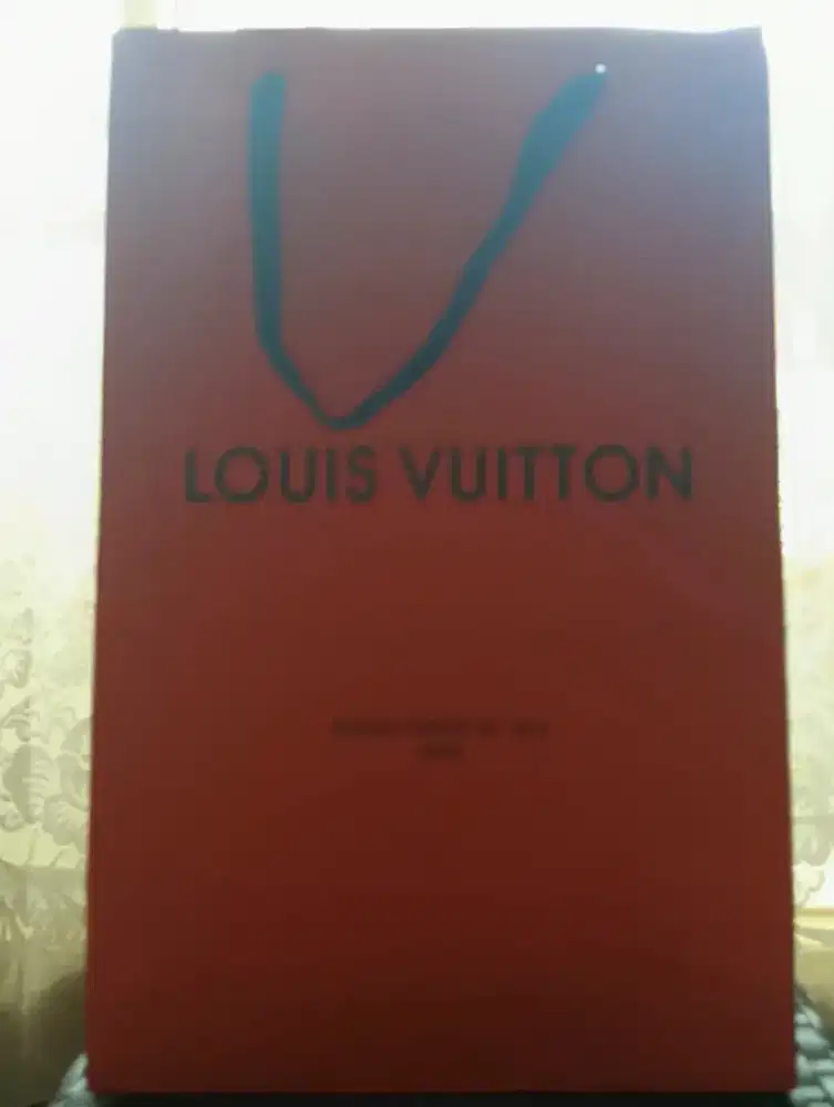 Sepatu Louis Vuitton