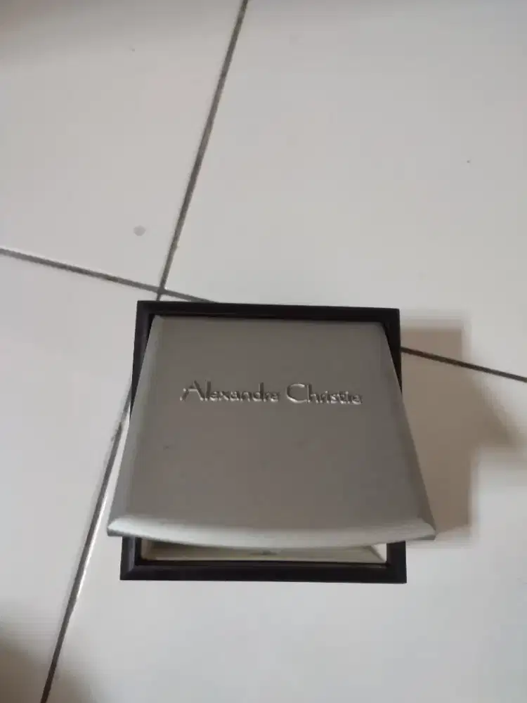 Box jam tangan Alexandre Christie