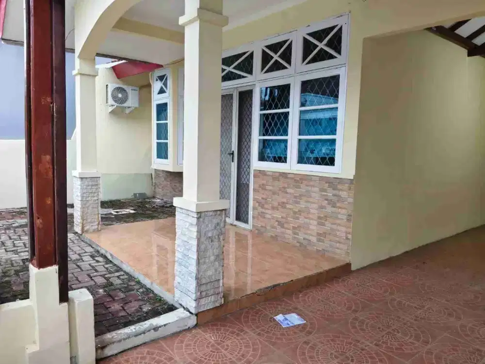 Disewakan rumah bersih rapi nyaman kamar tidur 3+1 ada 3 AC di galaxy dekat taman siap huni