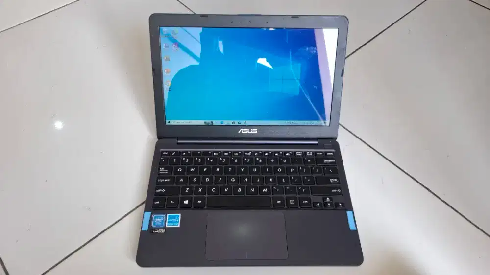 Laptop Asus E203NAH