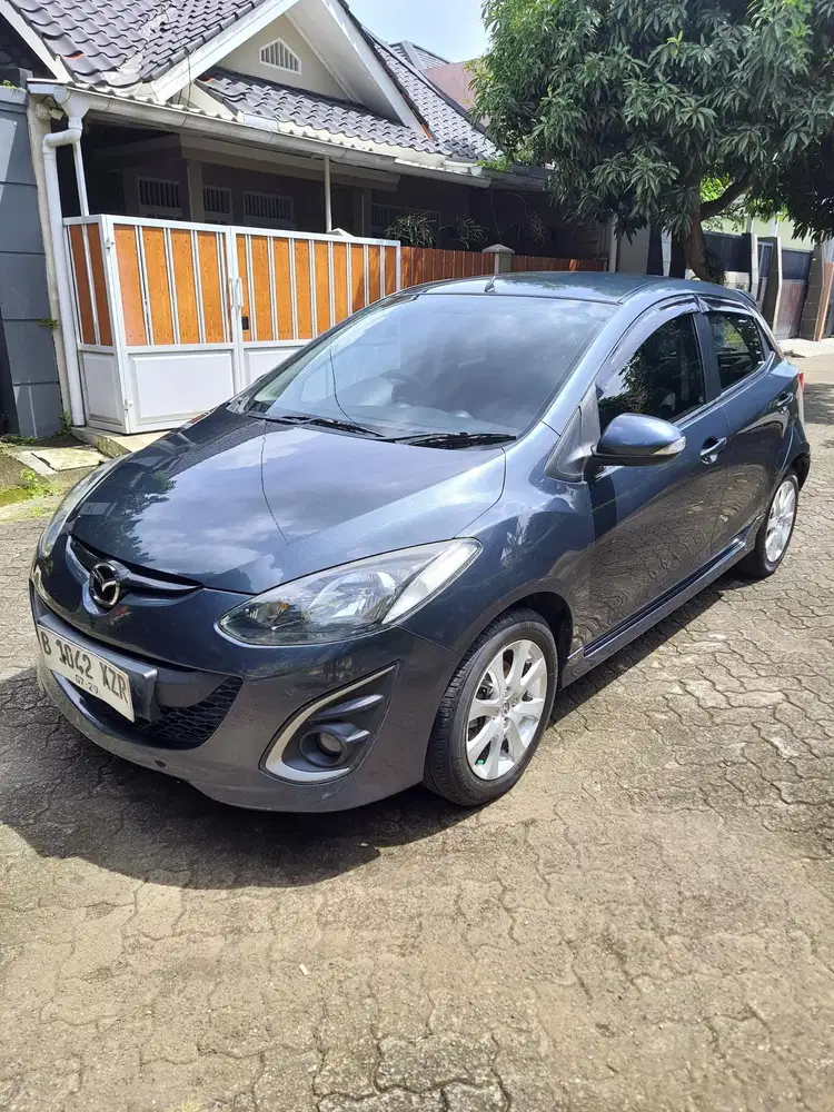 Low km !! Mazda 2 V matic 2013 Bensin !! Gress