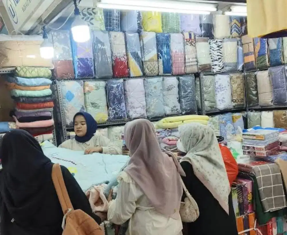 Pegawai Toko Untuk Angkat Barang Yang Berpengalaman