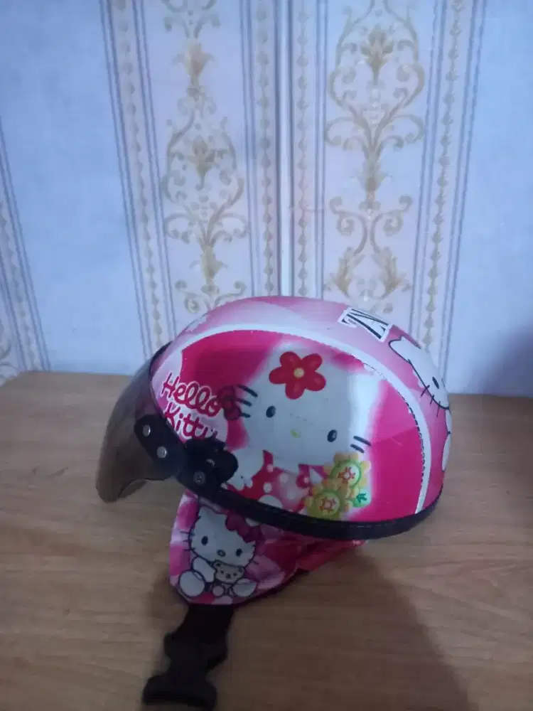 Helm anak hello Kitty