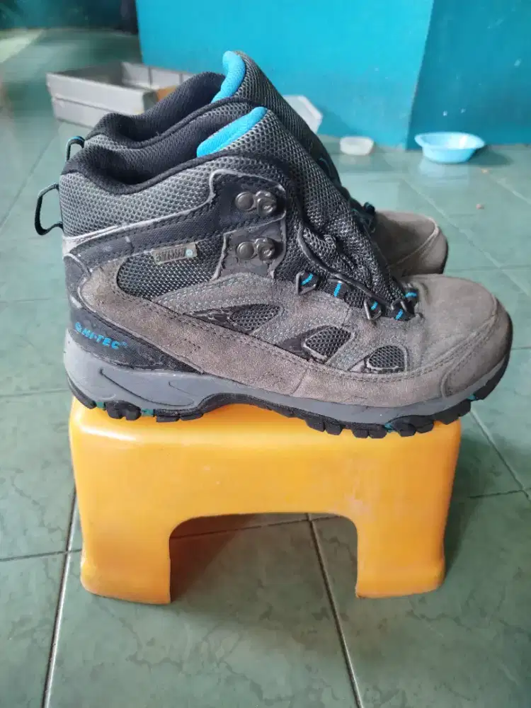 Sepatu gunung HI-TEC ukuran 39