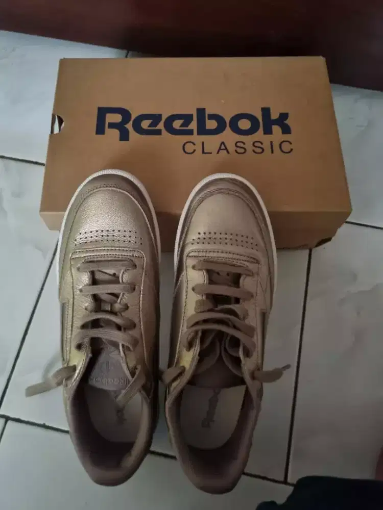 Sepatu Adidas wanita