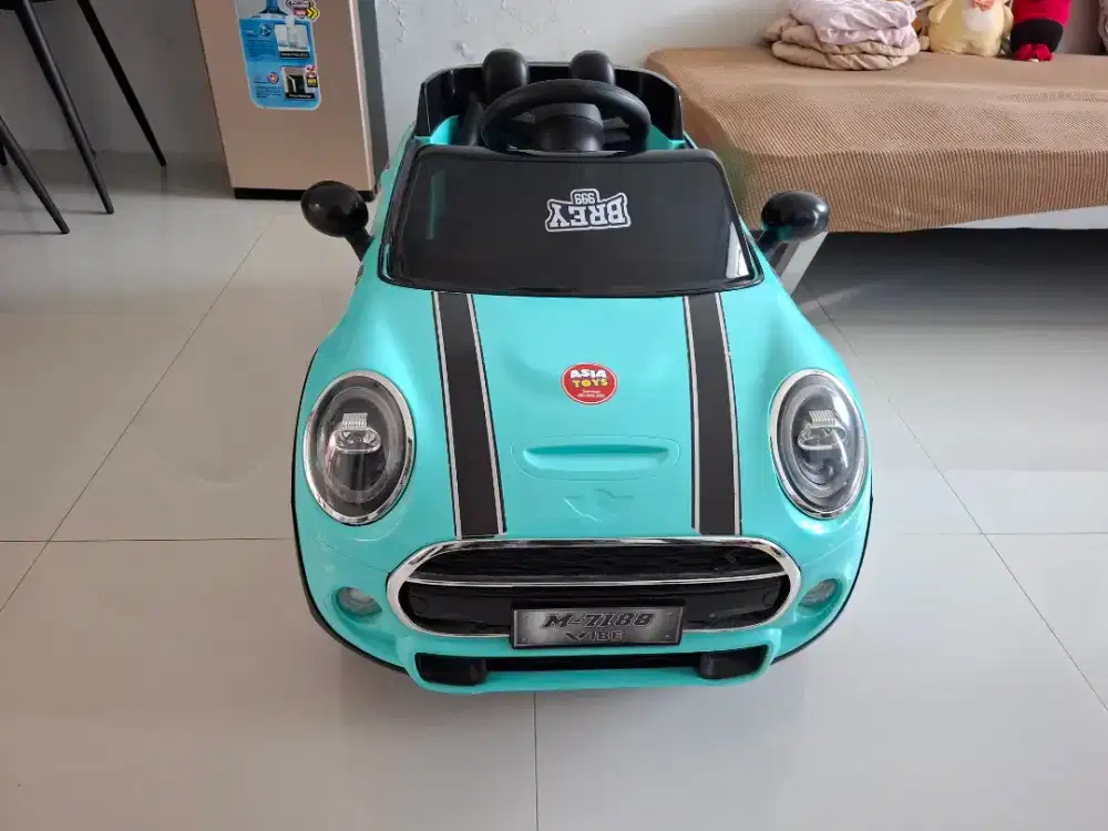 Mobil Mainan Anak dengan remote control dan bisa gas manual