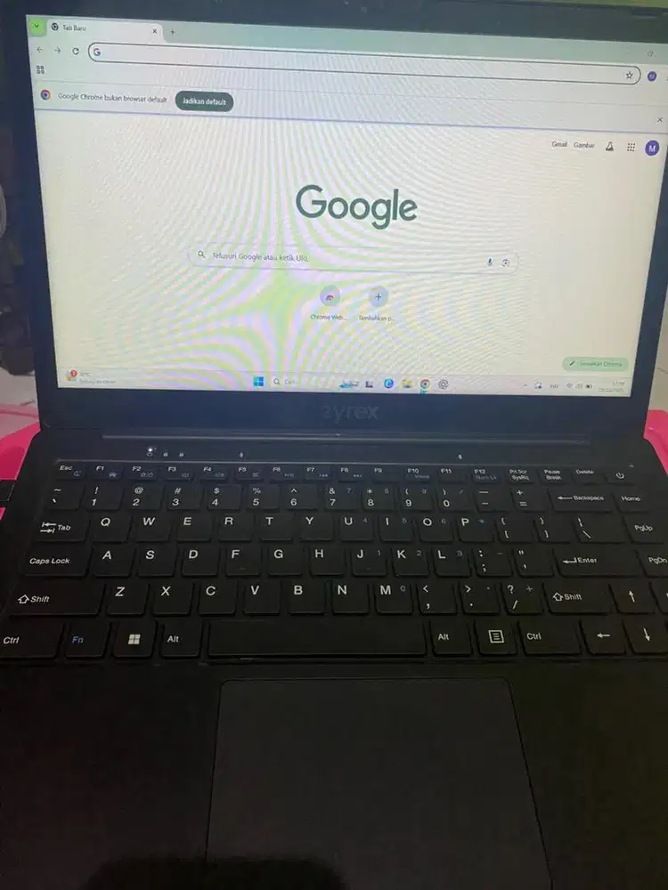 Di jual Laptop zyrex masih mulus garansi masih 1 tahun