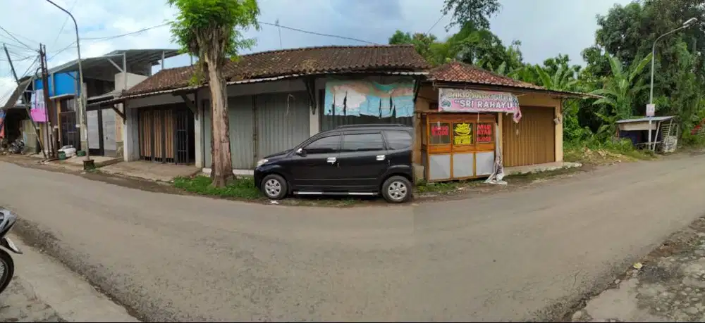 Dijual Rumah tinggal + 2 Ruko + tanah pekarangan