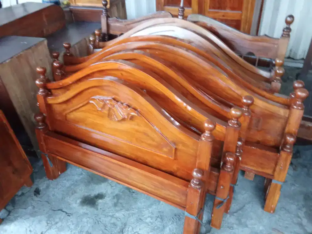 Tempat tidur kayu jati mulai dari ukuran 1m,120,150,160.