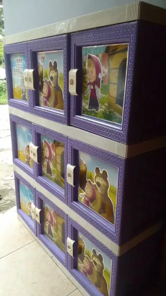 Lemari plastik akako 9pintu