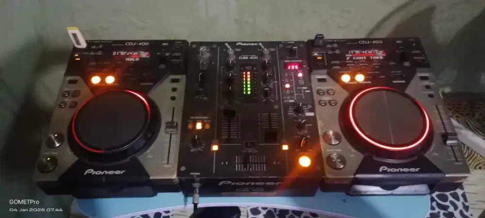 Pioneer CDJ 400 Set, (2 unit CDJ - 400 dan 1 unit DJM - 400)