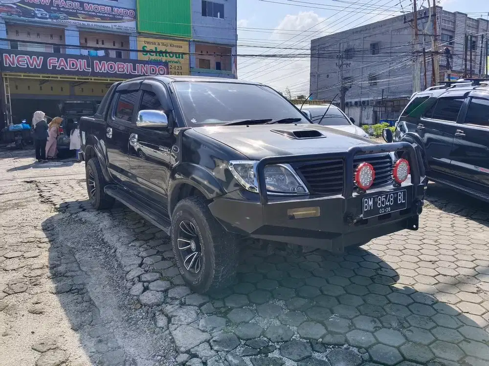 Dijual toyota hilux G manual 2011
