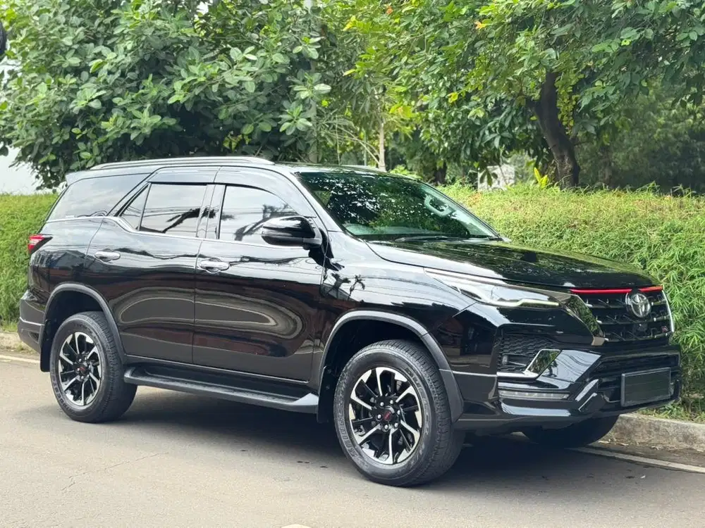 TOYOTA FORTUNER VRZ TRD 2021 HITAM