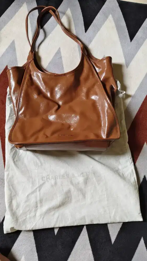 Tas branded, Charles & Keith Ori.