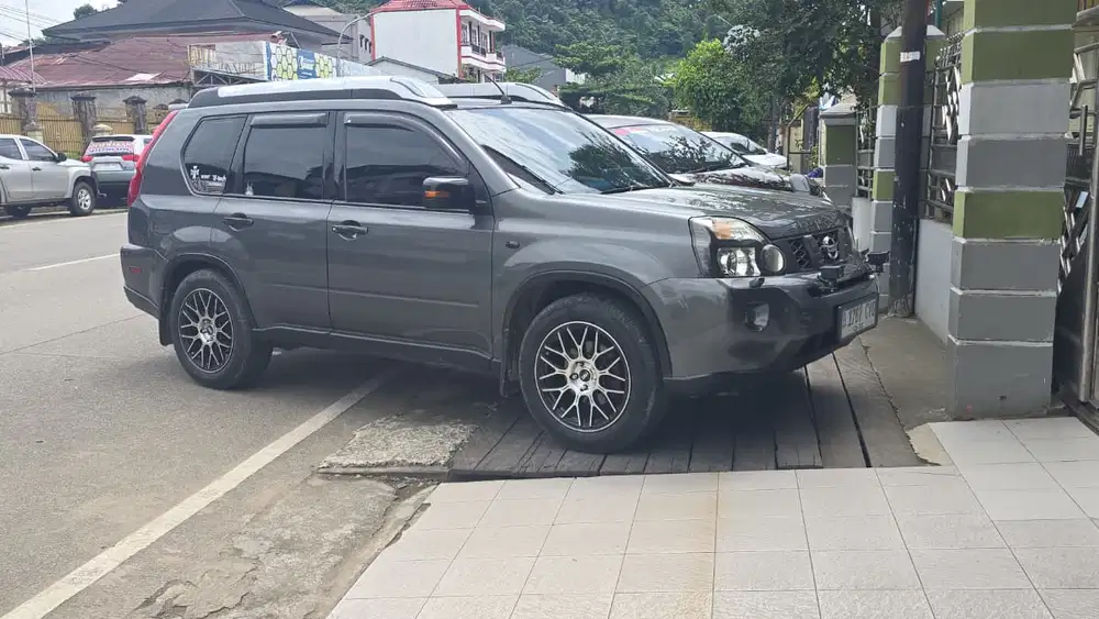 Nissan X-Trail 2010 Bensin