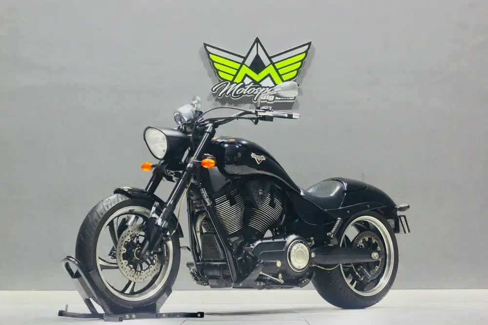 Victory hammer 1700 like new Roadking Fatboy ultra classic