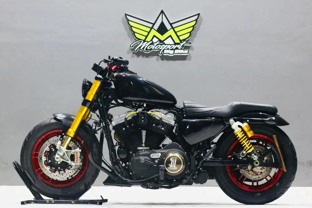 Harley davidson sportster 48 like new Roadking street glide fatbob