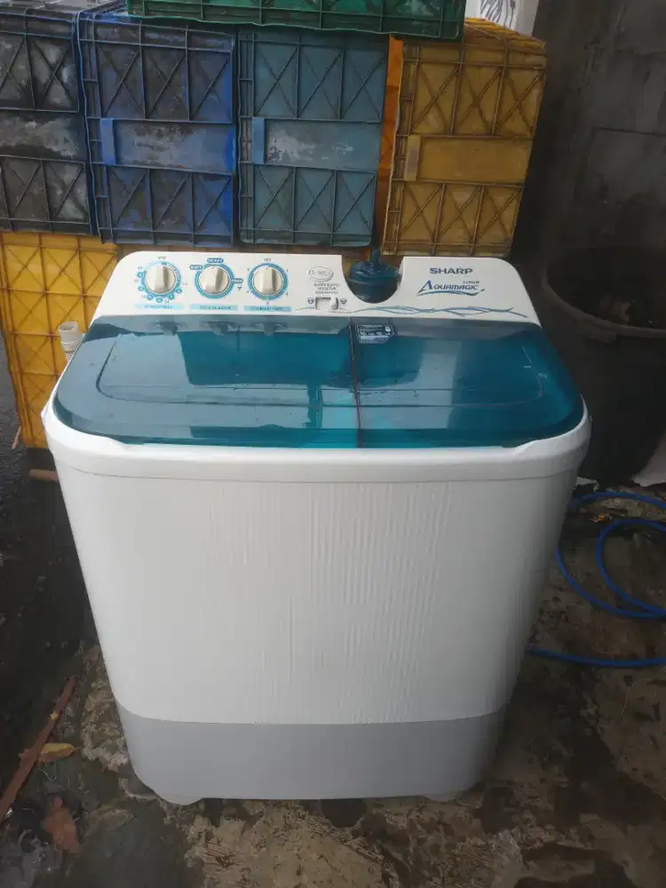 Di jual mesin cuci 2 tabung merek sharp