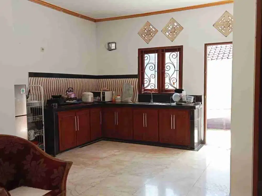 Rumah 2 lantai siap huni lokasi strategis  di dekat Renon Denpasar