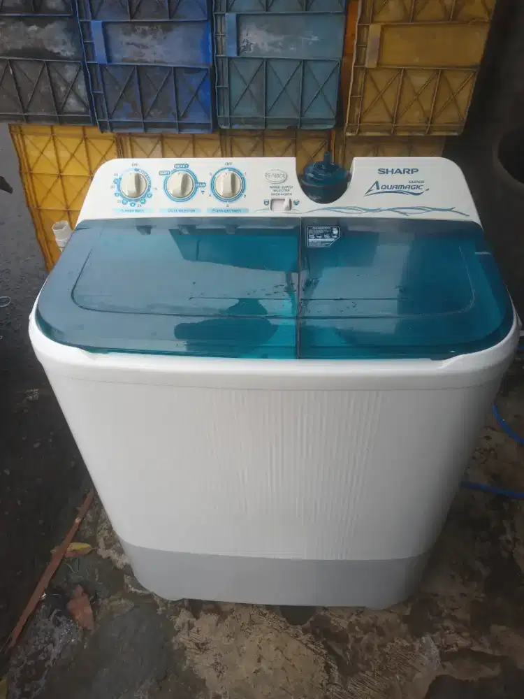 Di jual mesin cuci 2 tabung merek sharp