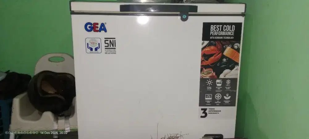 Dijual freezer box 210L merk GEA