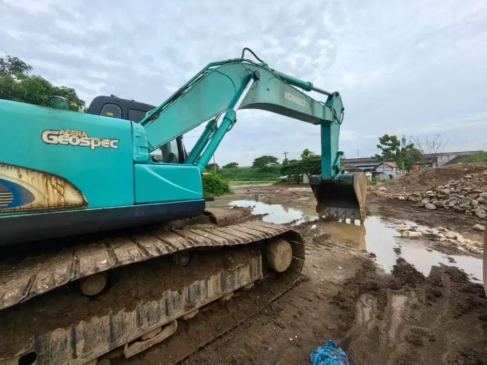 kobelco sk330 tahun 2012