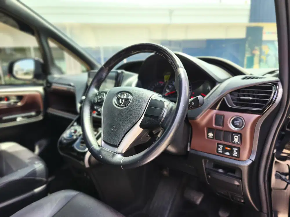 Toyota Voxy 2021 Bensin