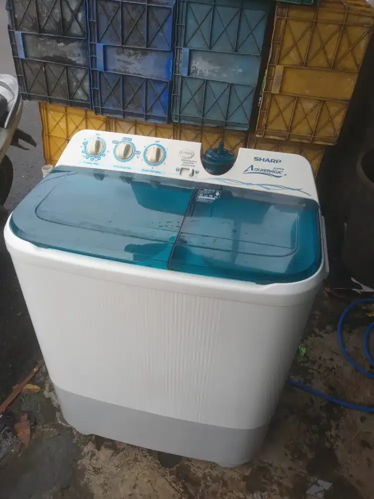 Di jual mesin cuci 2 tabung merek sharp