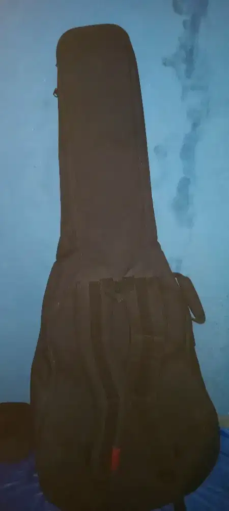 Dijual sarung gitar merk DR Case, kualitas bagus dan nyaman dipakai.