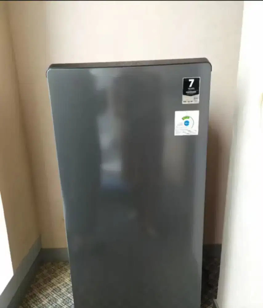 Dijual kulkas merk aqua