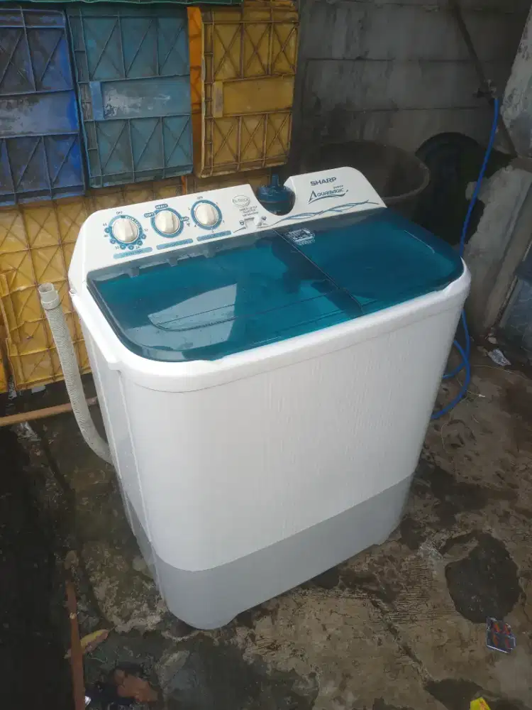 Di jual mesin cuci 2 tabung merek sharp