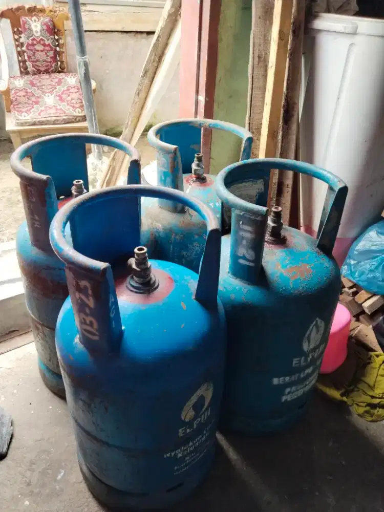 Di jual santai, tabung gas elpiji 12 kg, 350 ribu pertabung