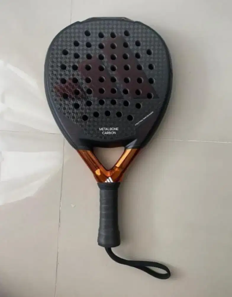 Raket padel - perlengkapan olahraga