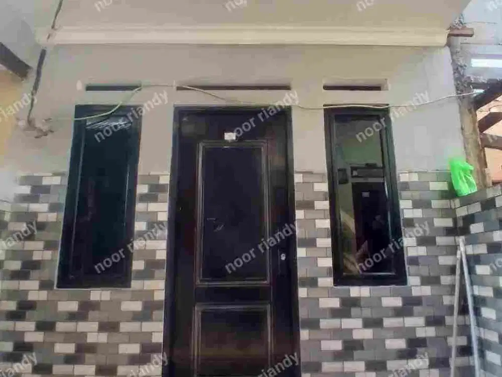DI JUAL RUMAH BARU SATU SETENGAH LANTAI AKSES MOTOR DI CONDET JAKTIM