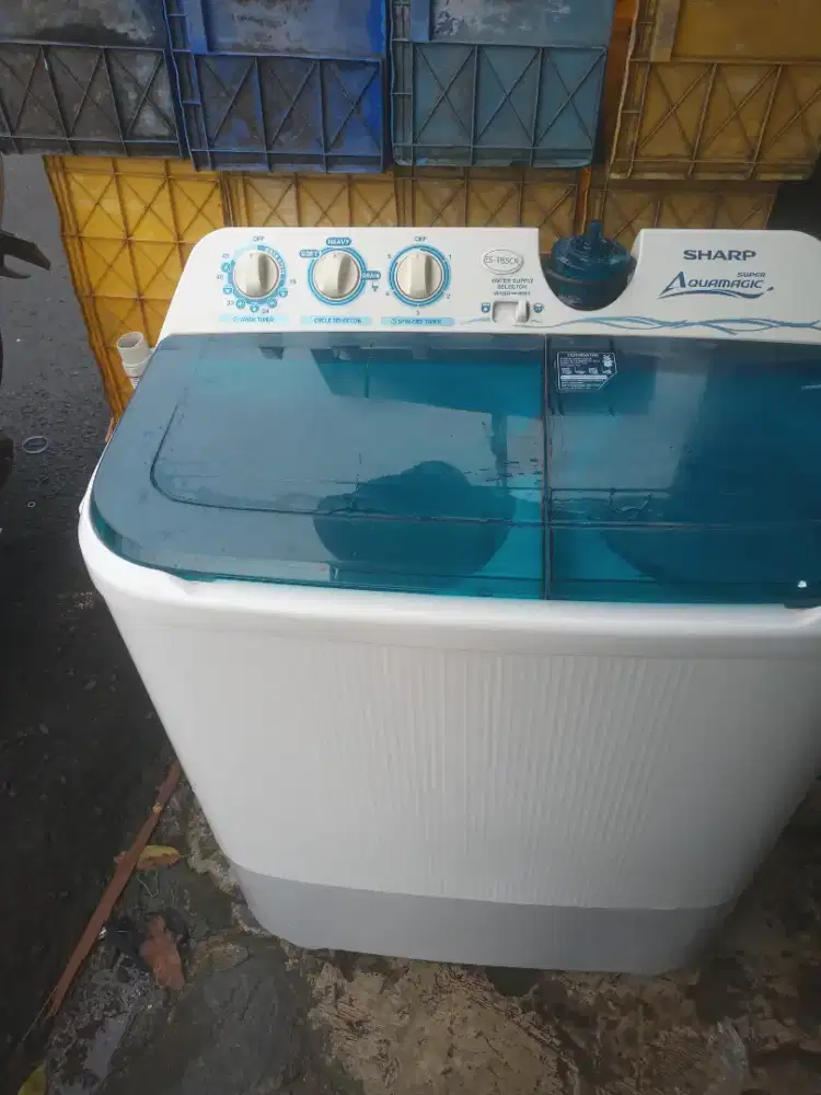 Di jual mesin cuci 2 tabung merek sharp