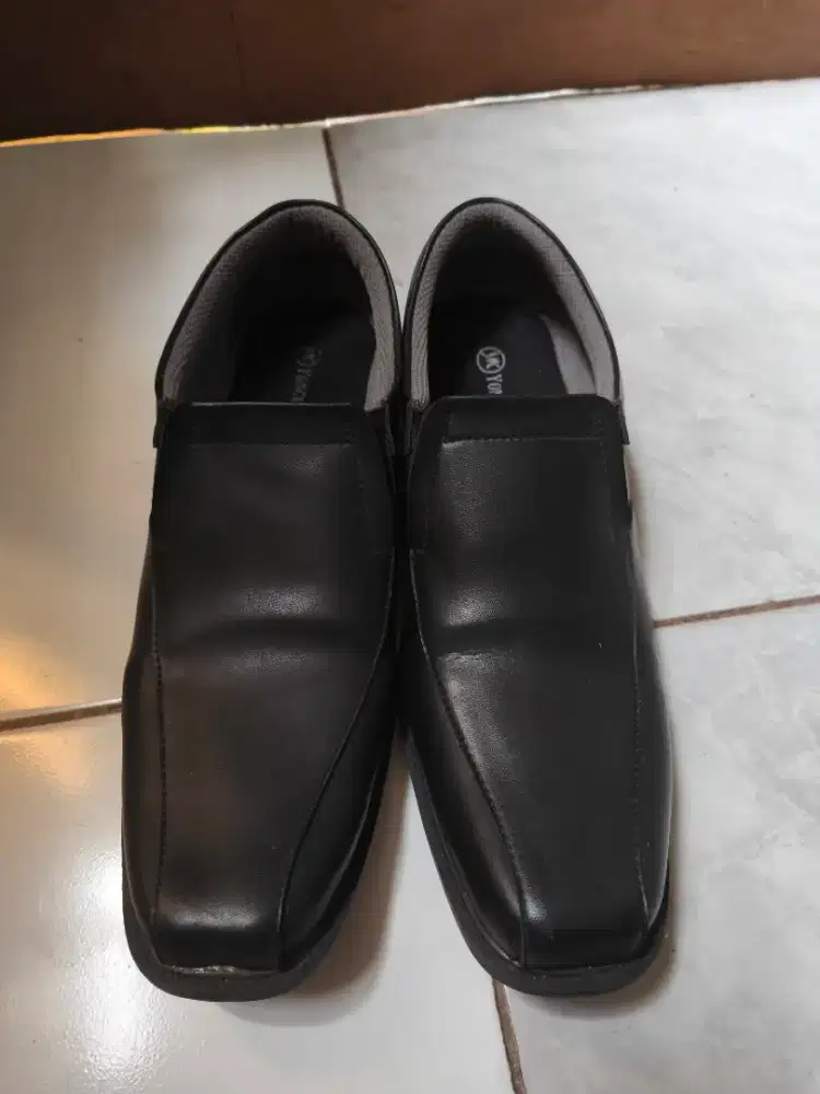 Sapetu Pantofel Yongki Komaladi