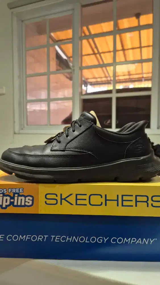 Skechers Arch Fit Hands Free Slip-ins