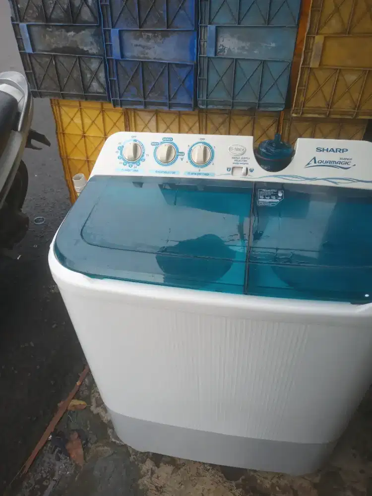 Di jual mesin cuci 2 tabung merek sharp
